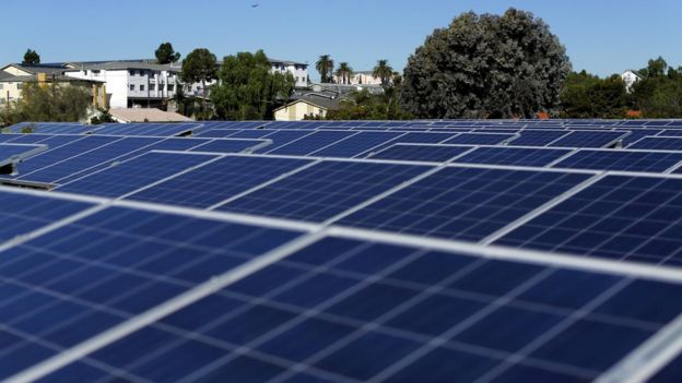 Paneles solares sobre tejados en California