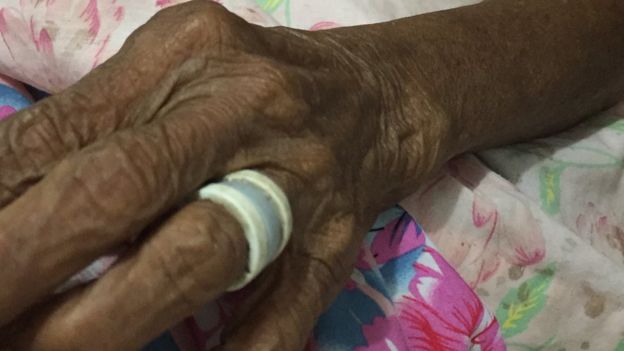 Manos de una mujer Tsimane