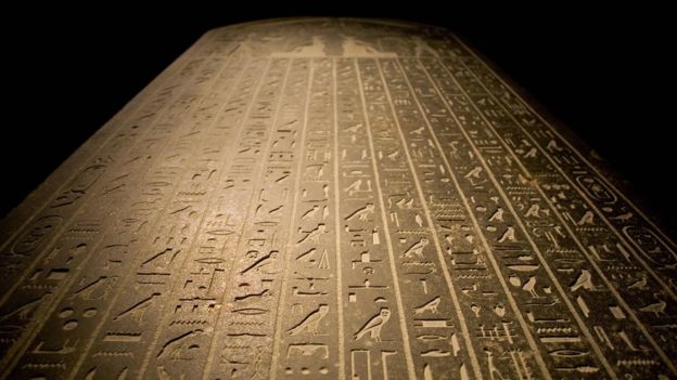 نقوش باللغة المصرية القديمة