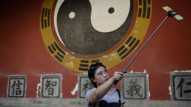 selfie çeken kadın