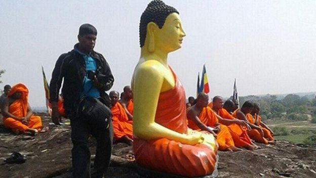 மாயக்கல்லி மலையில் சில மாதங்களுக்கு முன்பு வைக்கப்பட்ட புத்தர் சிலை