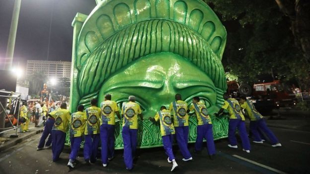 அற்புதமான அலங்கார அணிவகுப்புக்கு தயாரிப்பு