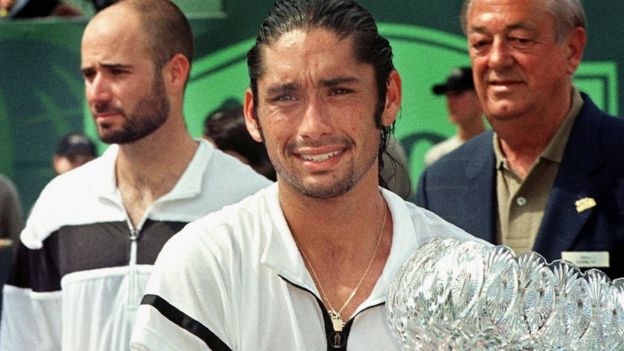 Marcelo Ríos junto a Andre Agassi