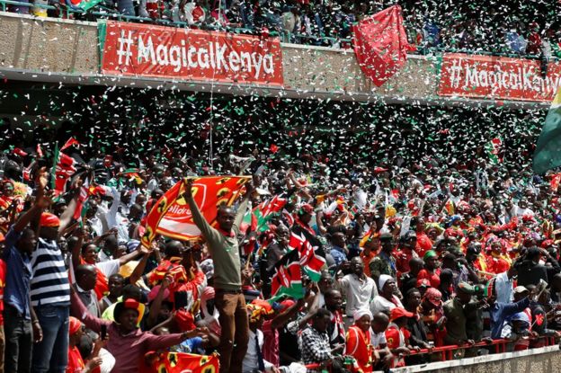 People celebrate as Uhuru Kenyatta takes the oath of office during his swearing-in ceremony at Kasarani Stadium in Nairobi, Kenya, 28 November