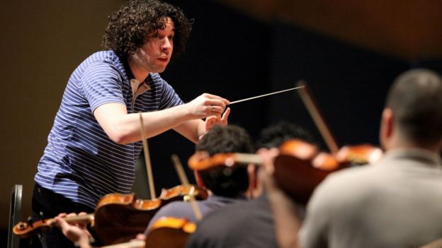 Gustavo Dudamel (L) conducts musicians of El Sistema during a rehearsal in Caracas on June 3, 2009