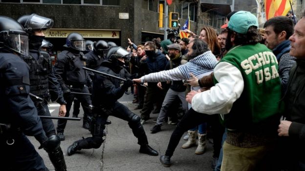 Scuffles break out between police and protesters in Barcelona