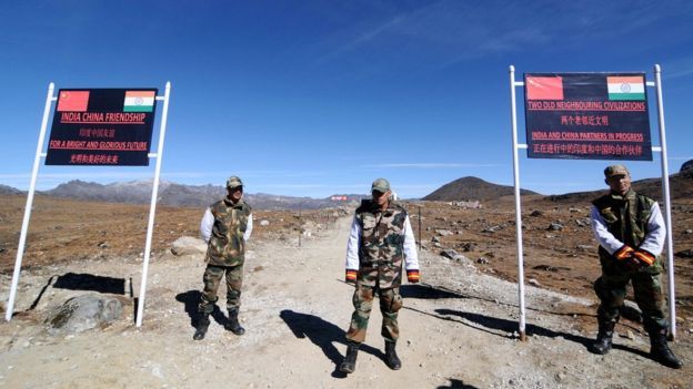 Có rất nhiều tranh chấp chủ quyền trên biên giới của Tây Tạng giữa Ấn Độ và Trung Quốc. Bức ảnh cho thấy đường Great Yamaguchi ở Arunachal Pradesh.