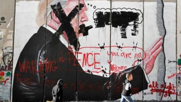 பென்ஸின் வருகைக்கு எதிராக மேற்கு கரை பகுதியில் எழுதப்பட்ட சுவர் வாசகங்கள்