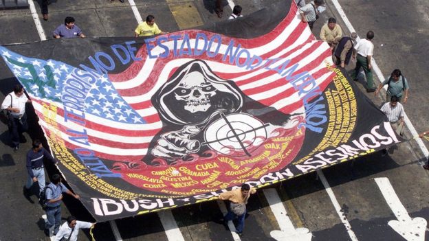 Marcha contra EE.UU. en Ciudad de México, en 2002.