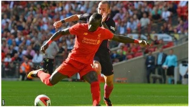 Real Madrid wanamchunguza mshambuliaji wa Liverpool Sadio Mane kwa lengo la kumsajili via Daily Express)