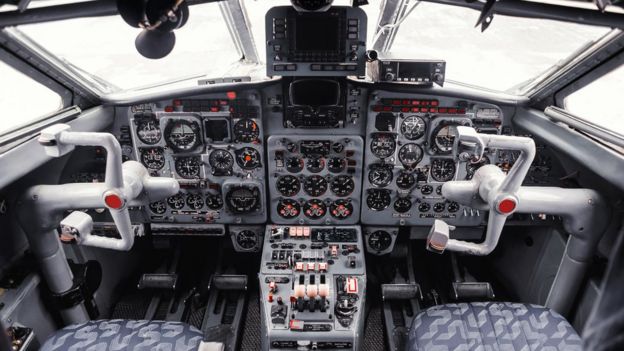 Cabina de control de un avión