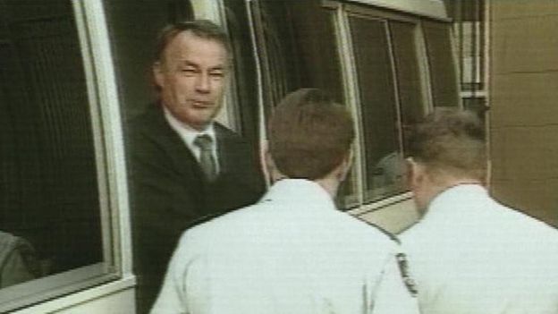 Ivan Milat and two security officers, exiting a van, 28 September 1996.