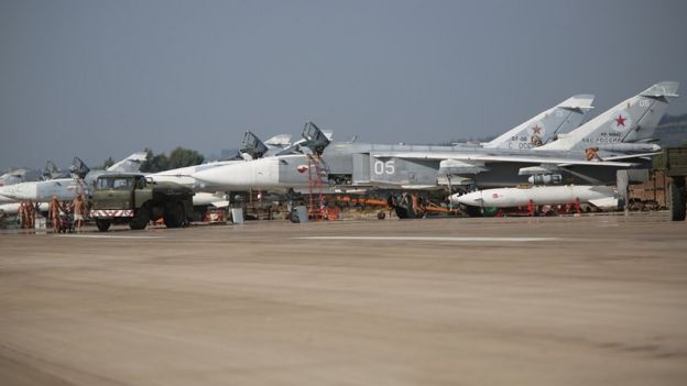 Aviones de combate rusos en la base aérea de Khmeimim