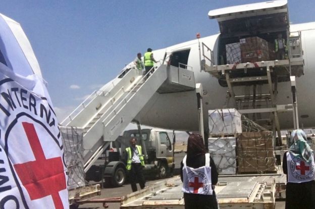 Un avión con suministros médicos enviados por el Comité Irternacional de la Cruz Roja en Saná el 14 de junio de 2017.