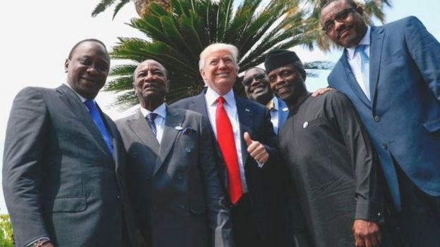 Rais Uhuru Kenyatta kushoto na Donald Trump katikati