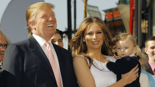 Donald Trump com Melania e o filho Barron em 2007