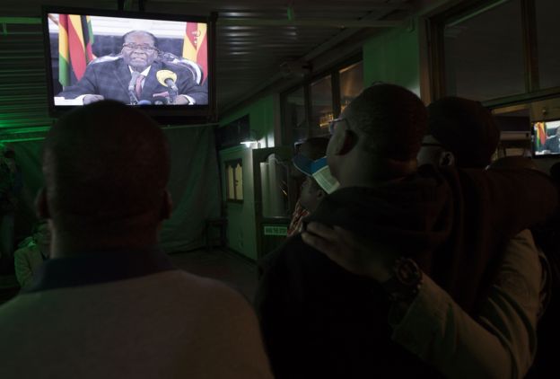 People watch Mugabe on TV in Zimbabwe