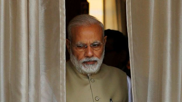 PM Modi mengatakan tak setuju dengan keberadaan kelompok pam swakarsa yang melakukan razia sapi. (REUTERS)