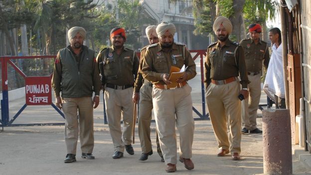 Punjabi police officials at a check post near the ashram of Ashutosh Maharaj at Nurmahal, some 30km from Jalandhar on December 4, 2014.