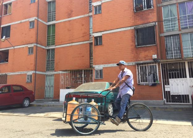 Venta de agua en garrafón.