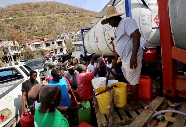 People queue for petrol on Tortula