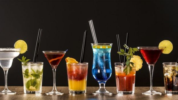 Bebidas alcohólicas de distintos colores