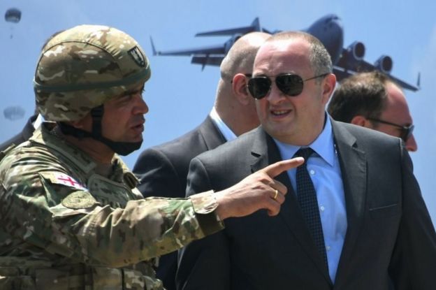 Старт учениям дал верховный главнокомандующий ВС Грузии, президент страны Георгий Маргвелашвили