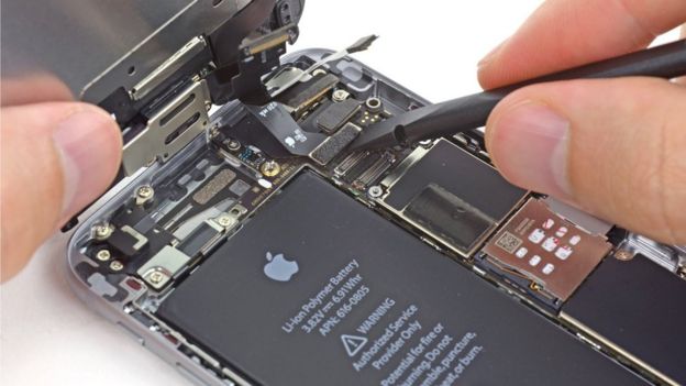 iFixit image of iPhone battery