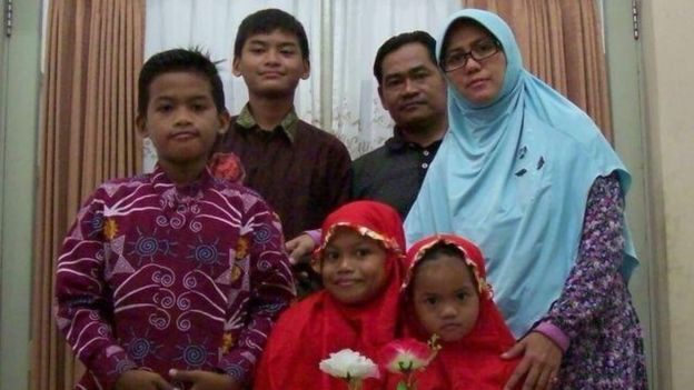 Keluarga Dita dan empat anaknya.