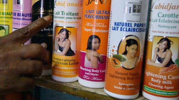 Los que se pueden adquirir sin receta suelen ser menos agresivos, aunque igualmente hay que usarlos con cuidado, advierten los expertos.