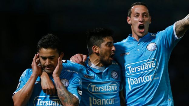 Jugadores del Belgrano celebran un gol por la Copa Sudamericana en septiembre de 2016.