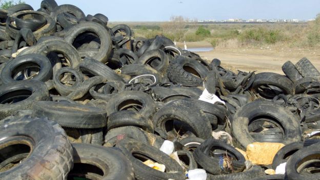 Neumáticos en Tijuana, México (Foto: Costa Salvaje)