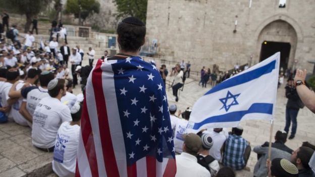 An Israeli man wearing US flag at a march in Jerusalem. Photo: 13 May 2018