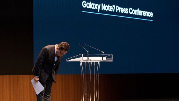 Koh Dong-jin, presidente de comunicaciones móviles de Samsung Electronics, durante una conferencia de prensa.