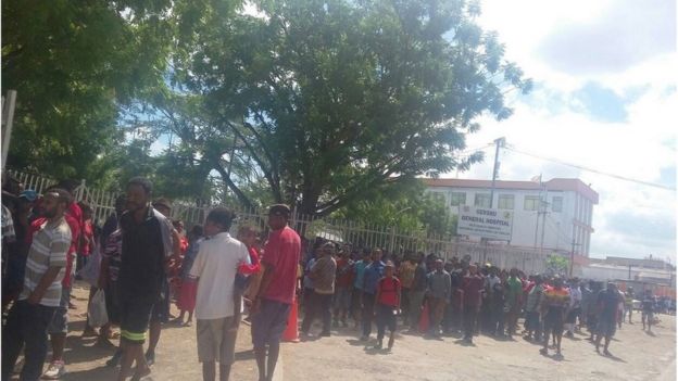 People gather outside Port Moresby General Hospital (8 June 2016)