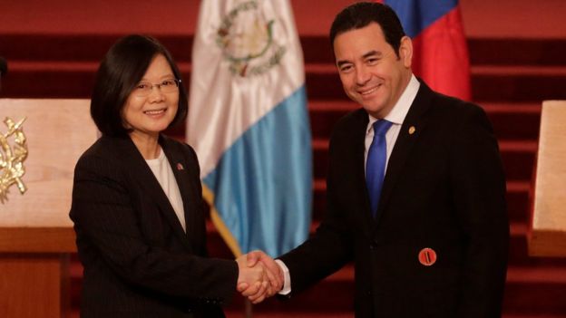 La presidenta de Taiwán, Tsai Ing-wen, junto al presidente de Guatemala, Jimmy Morales.