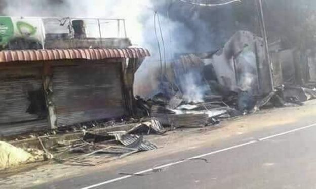 இலங்கை: இரு குழுக்கள் இடையே மோதல்