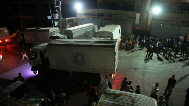 Moradores de Madaya e comboios de ajuda humanitária