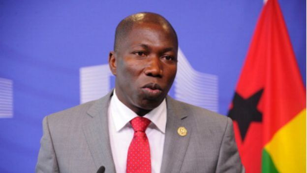 En Guinée-Bissau, le président de la République peut dissoudre le gouvernement, mettre en place une nouvelle équipe pour conduire la gestion du pays et organiser des élections législatives dans les 90 jours qui suivent, selon la Constitution.