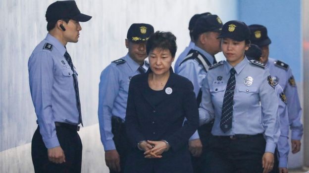Cercada de policais, Park foi em 23 de maio sendo levada à corte