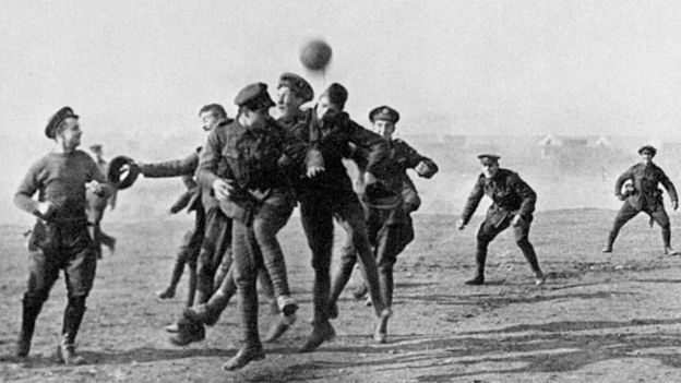Jogo de futebol em 1914