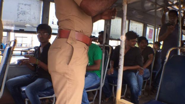 தடையை மீறி மெரீனாவில் நினைவேந்தல் நிகழ்வு நடத்த முயன்றவர்கள் கைது