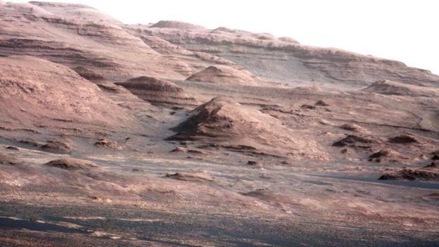 Снимки, полученные марсоходом НАСА, привели сторонников теории заговора в состояние повышенного возбуждения
