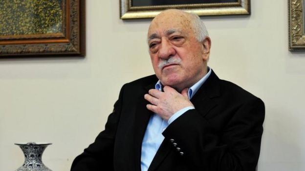 El clérigo Fetullah Gülen negó a la BBC que haya estado detrás de la organización de un golpe de estado en Turquía.
