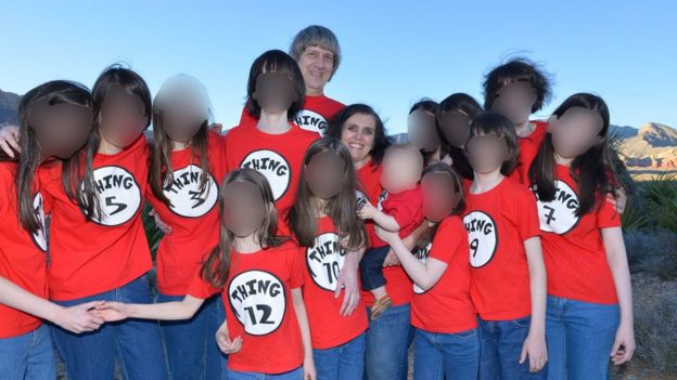 Родители, державшие 13 детей в цепях, заявили о невиновности