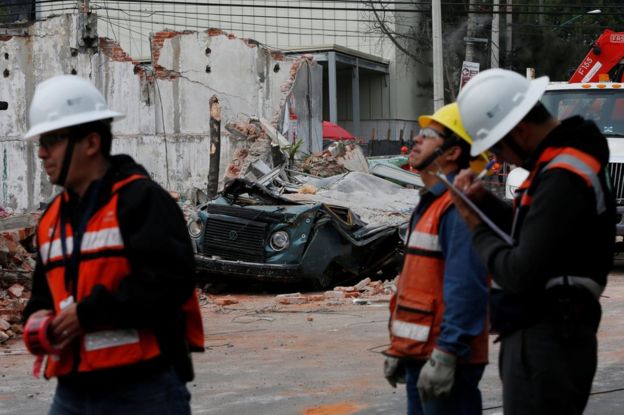 Coche dañado por el terremoto de magnitud 8,2 en Ciudad de México.