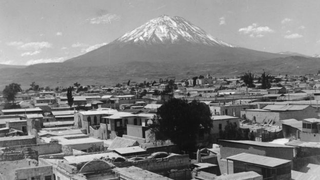 Foto en blanco y negro de Arequipa en 1955.