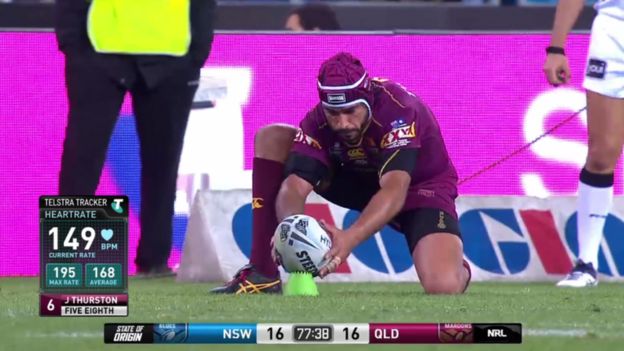 Rugby player Johnathan Thurston about to take a kick