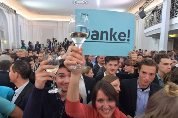 Kurz'un destekçileri seçim zaferlerini kutluyor