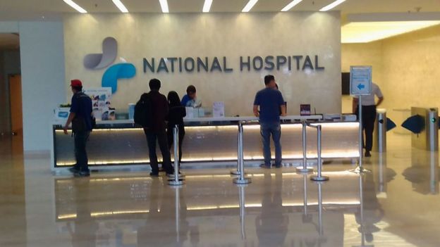 Rumah Sakit National Hospital di Surabaya menjadi sorotan lantaran oknum perawatnya diduga melakukan pelecehan seksual terhadap salah satu pasien.